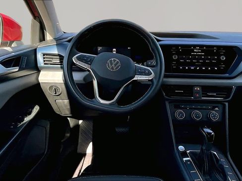 Used 2022 Volkswagen Taos SE FWD image 8