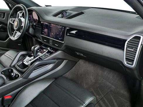 Certified 2022 Porsche Cayenne Coupe AWD/4WD image 26