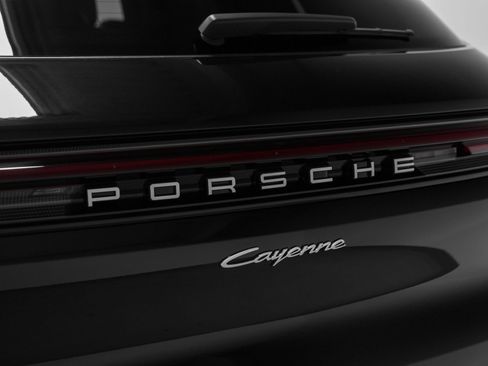 Certified 2026 Porsche Cayenne E-Hybrid AWD/4WD image 19