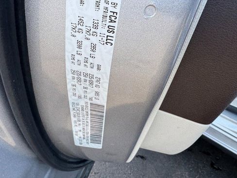 Used 2018 Chrysler Pacifica Touring-L image 24