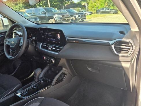Used 2025 Chevrolet TrailBlazer LT AWD/4WD image 29