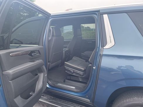 Used 2025 Chevrolet Suburban Premier AWD/4WD image 18