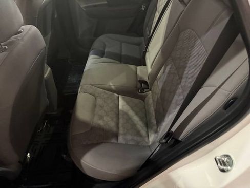 Used 2017 Kia Niro LX FWD image 27