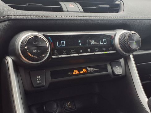 Certified 2025 Toyota RAV4 XLE FWD image 10