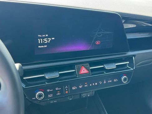 Used 2024 Kia Niro Wind FWD image 19