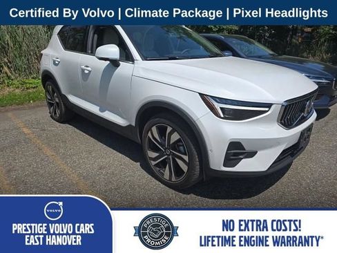 Certified 2025 Volvo XC40 B5 Plus AWD/4WD image 1