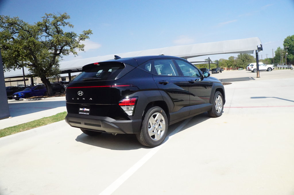 New 2027 Hyundai Kona SE FWD image 7