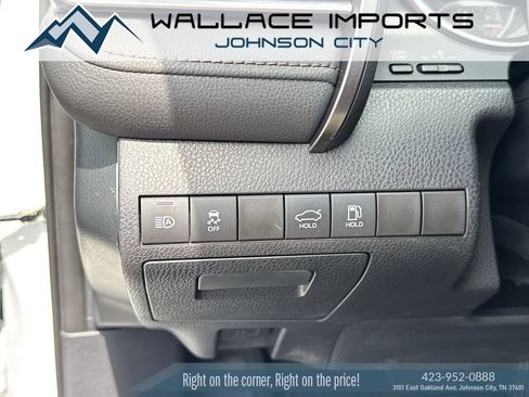 Used 2020 Toyota Camry XLE image 31