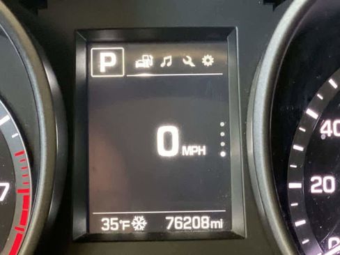 Used 2017 Hyundai Santa Fe Sport w/ 2.4L Value Package 06 image 18