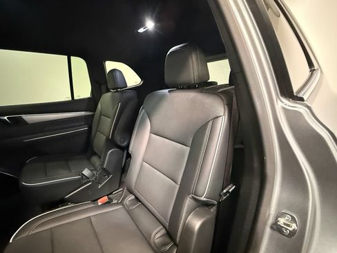 Used 2026 Buick Enclave Preferred AWD/4WD image 48