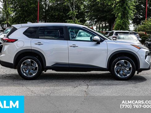 Used 2024 Nissan Rogue SV FWD image 10
