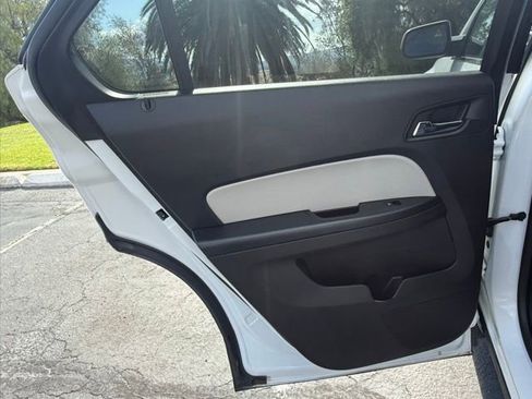 Used 2015 Chevrolet Equinox LT image 11