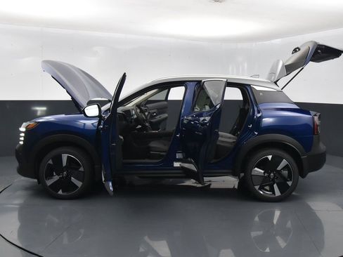 Certified 2025 Nissan Kicks SR image 41