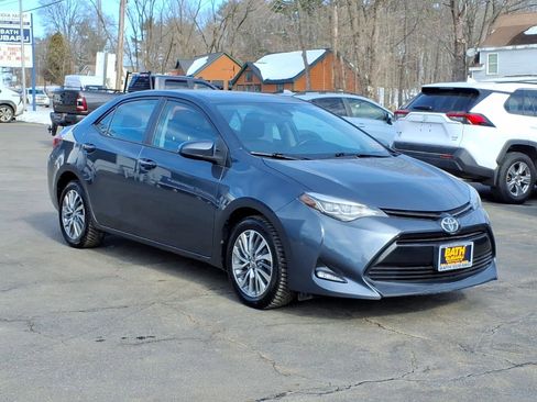 Used 2018 Toyota Corolla XLE image 3