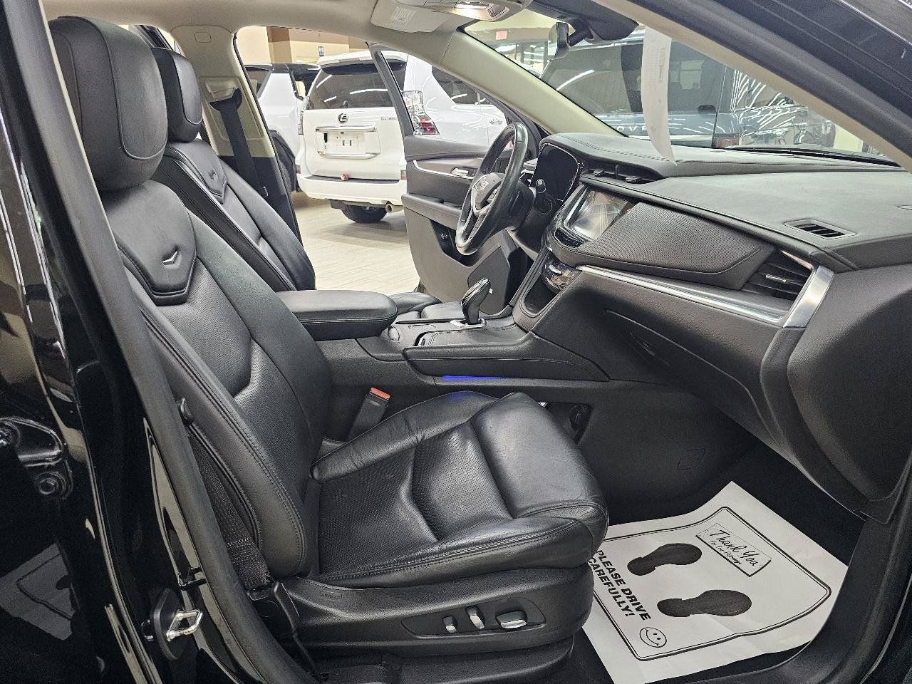 Used 2017 Cadillac XT5 Premium Luxury w/ LPO, Wheel Lock Package FWD image 21