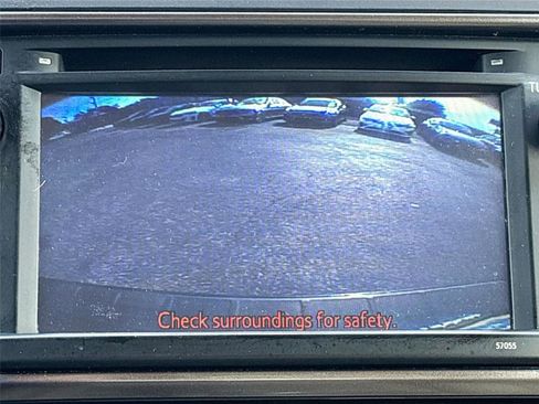 Used 2013 Toyota Highlander Plus AWD/4WD image 13