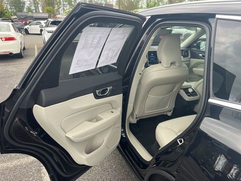 Certified 2023 Volvo XC60 B5 Ultimate w/ Climate Package AWD/4WD image 15