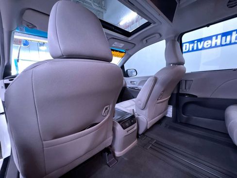 Used 2017 Toyota Sienna XLE Premium w/ Protection Package image 38