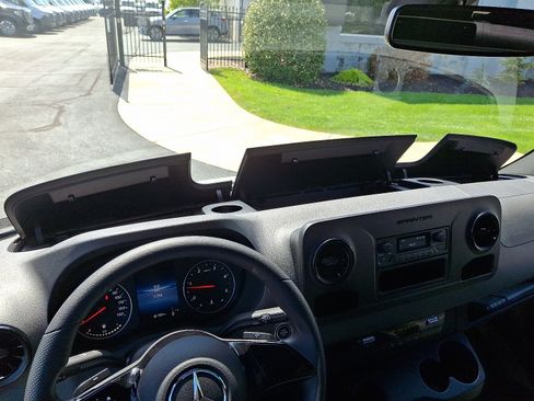 Used 2025 Mercedes-Benz Sprinter 2500 image 26