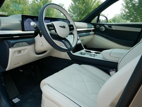 New 2025 Genesis GV80 3.5T Prestige image 4