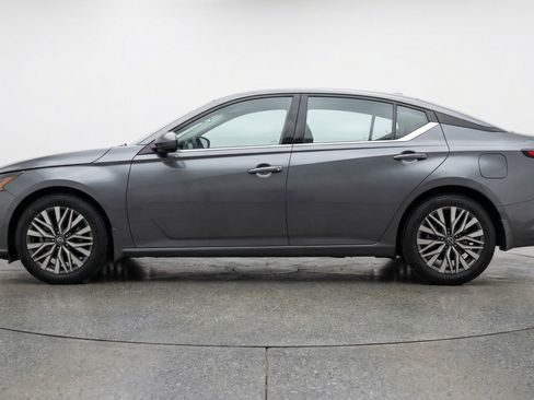 Used 2025 Nissan Altima 2.5 SV FWD image 5