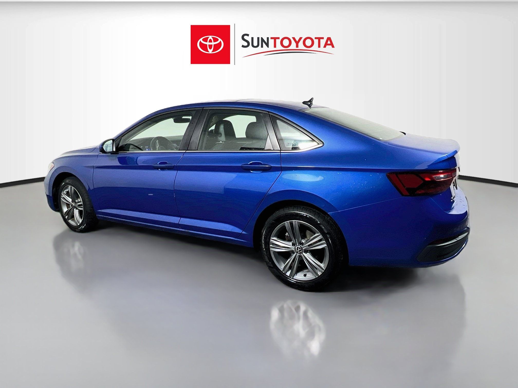 Used 2024 Volkswagen Jetta SE FWD image 6