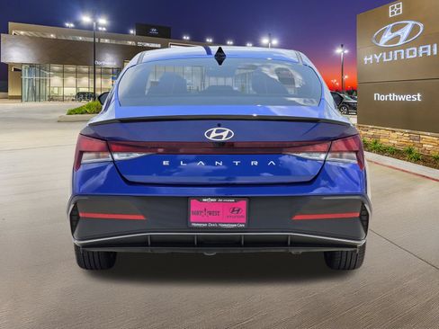 Certified 2025 Hyundai Elantra Sport FWD image 8