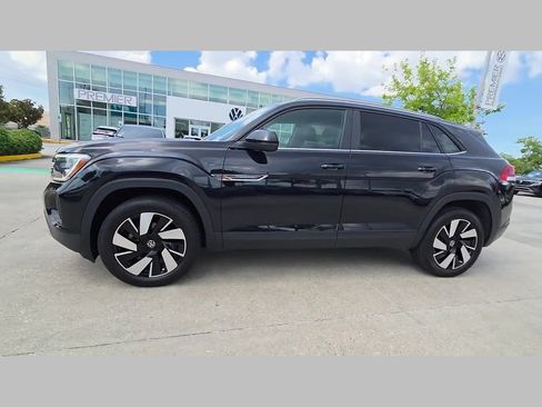 Used 2025 Volkswagen Atlas Cross Sport SE FWD image 45