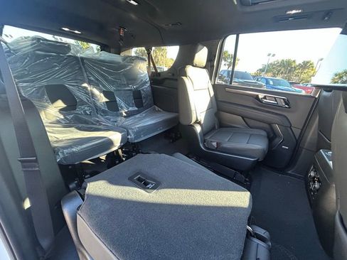 New 2026 Chevrolet Suburban Z71 w/ Z71 Off-Road Package image 22