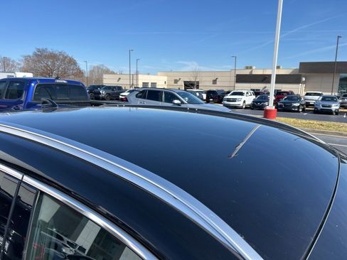 Used 2025 Nissan Kicks SR image 3