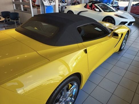 Used 2015 Chevrolet Corvette Stingray Convertible RWD image 2