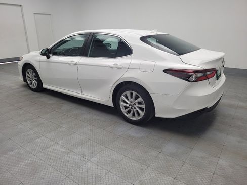 Used 2021 Toyota Camry LE image 3