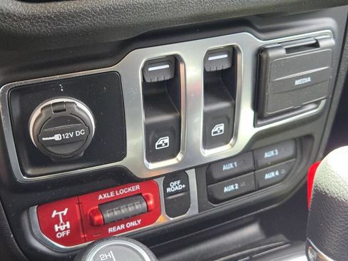 Used 2024 Jeep Wrangler Sport AWD/4WD image 21