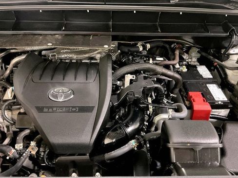 Used 2023 Toyota Highlander XLE AWD/4WD image 10