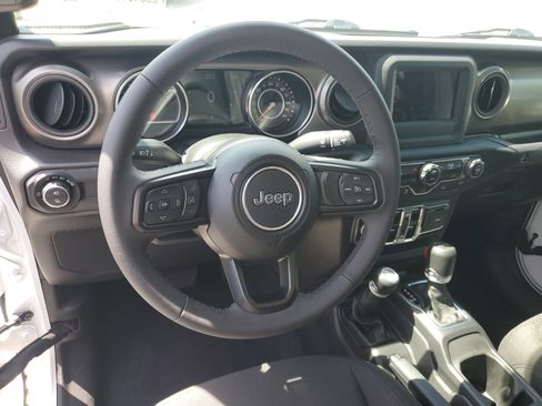 Used 2023 Jeep Gladiator Sport AWD/4WD image 15
