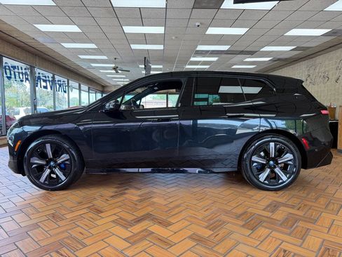 Used 2023 BMW iX xDrive50 w/ Sport Package AWD/4WD image 5