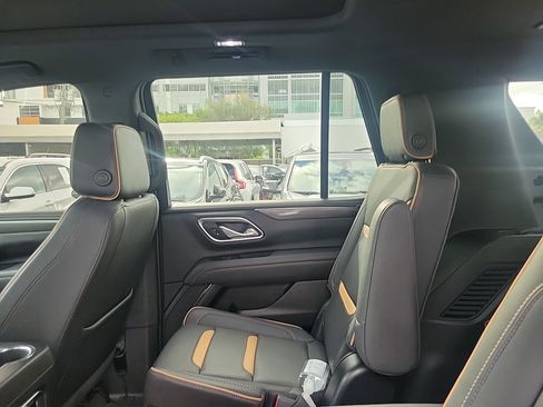 Used 2024 GMC Yukon AT4 w/ Technology Package image 4