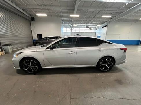 Used 2023 Nissan Altima 2.5 SR FWD image 6