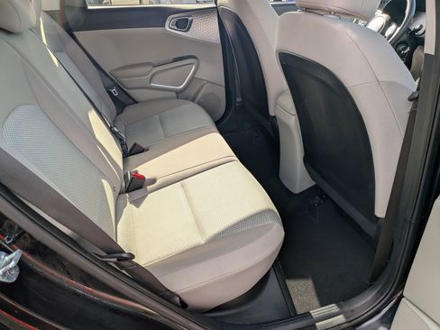 Used 2023 Kia Soul LX image 31