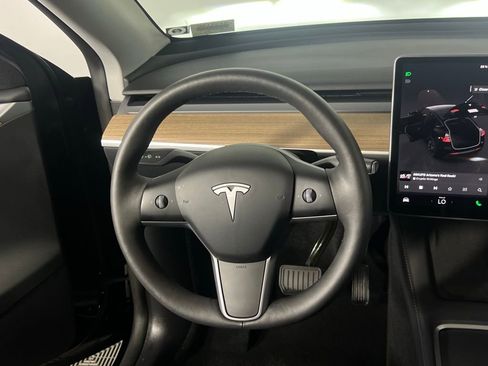 Used 2025 Tesla Model Y Long Range image 13