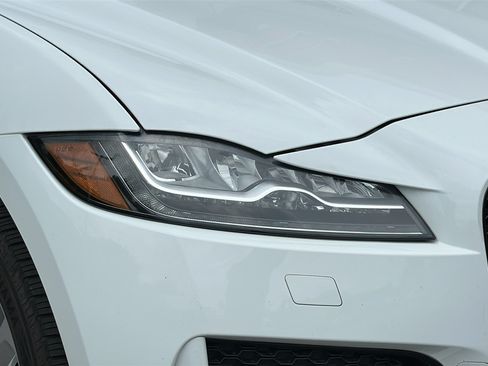 Used 2017 Jaguar F-PACE R-Sport AWD/4WD image 4