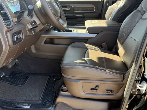 New 2025 RAM 2500 Limited image 12