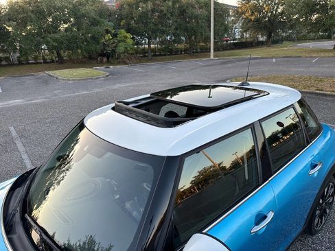 Used 2019 MINI Cooper S w/ Premium Package image 9