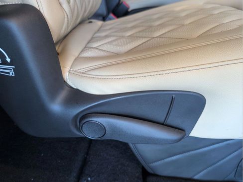 New 2026 Chrysler Pacifica Select image 44