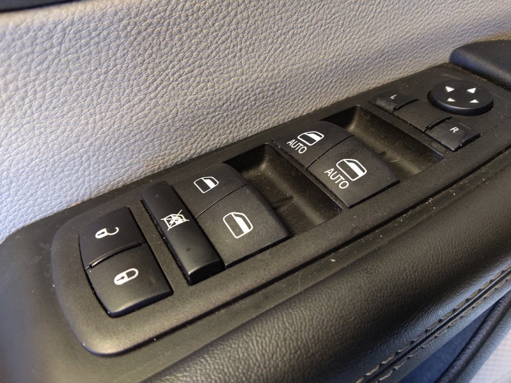 Used 2023 Chrysler Pacifica Touring-L FWD image 27