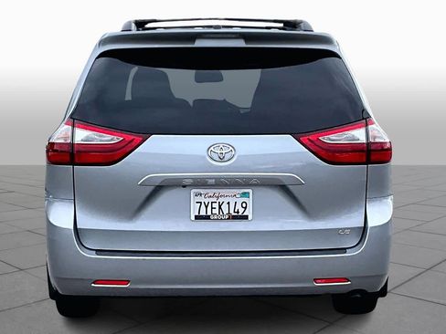 Used 2017 Toyota Sienna LE image 4