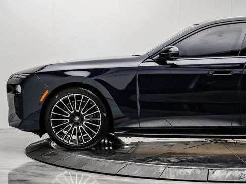 Used 2025 BMW i7 xDrive60 AWD/4WD image 8