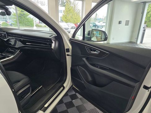Used 2025 Audi Q7 3.0T Premium Plus AWD/4WD image 45