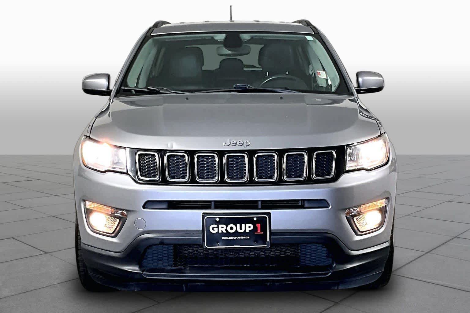Used 2021 Jeep Compass Latitude FWD image 3