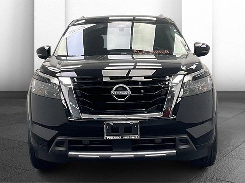 Certified 2025 Nissan Pathfinder SL image 2